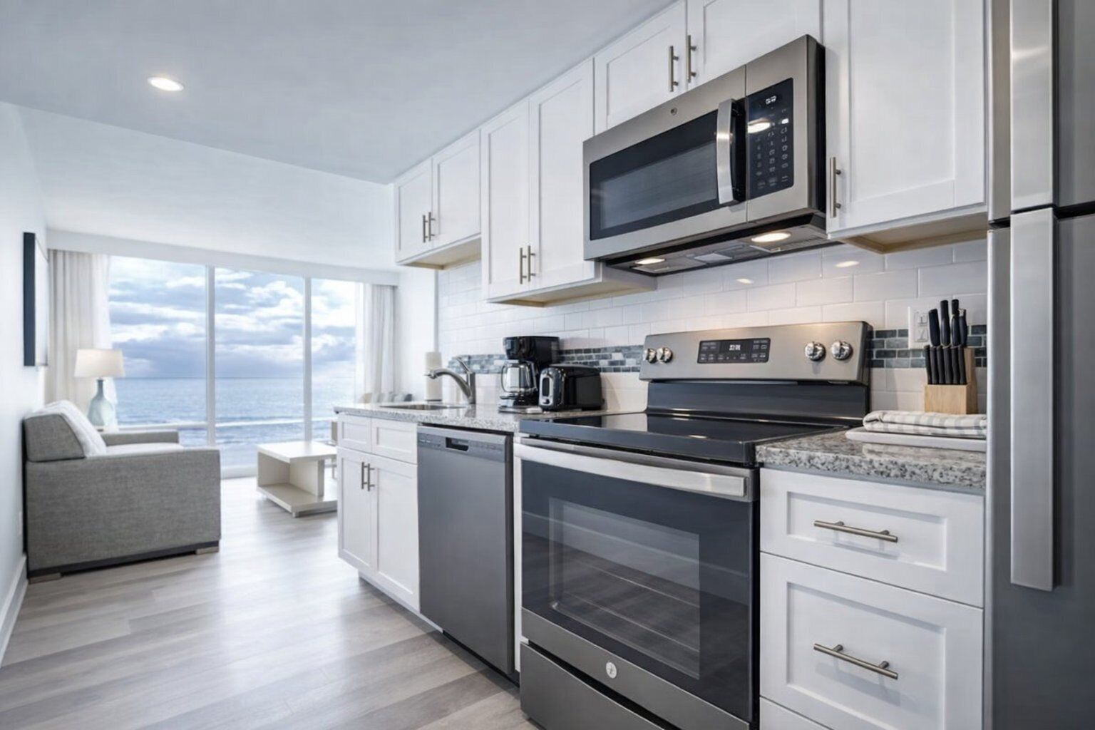 4 Vibrant Oceanfront Units Near Daytona Lagoon  Only 1.4 Miles From Fun - Daytona Beach, FL