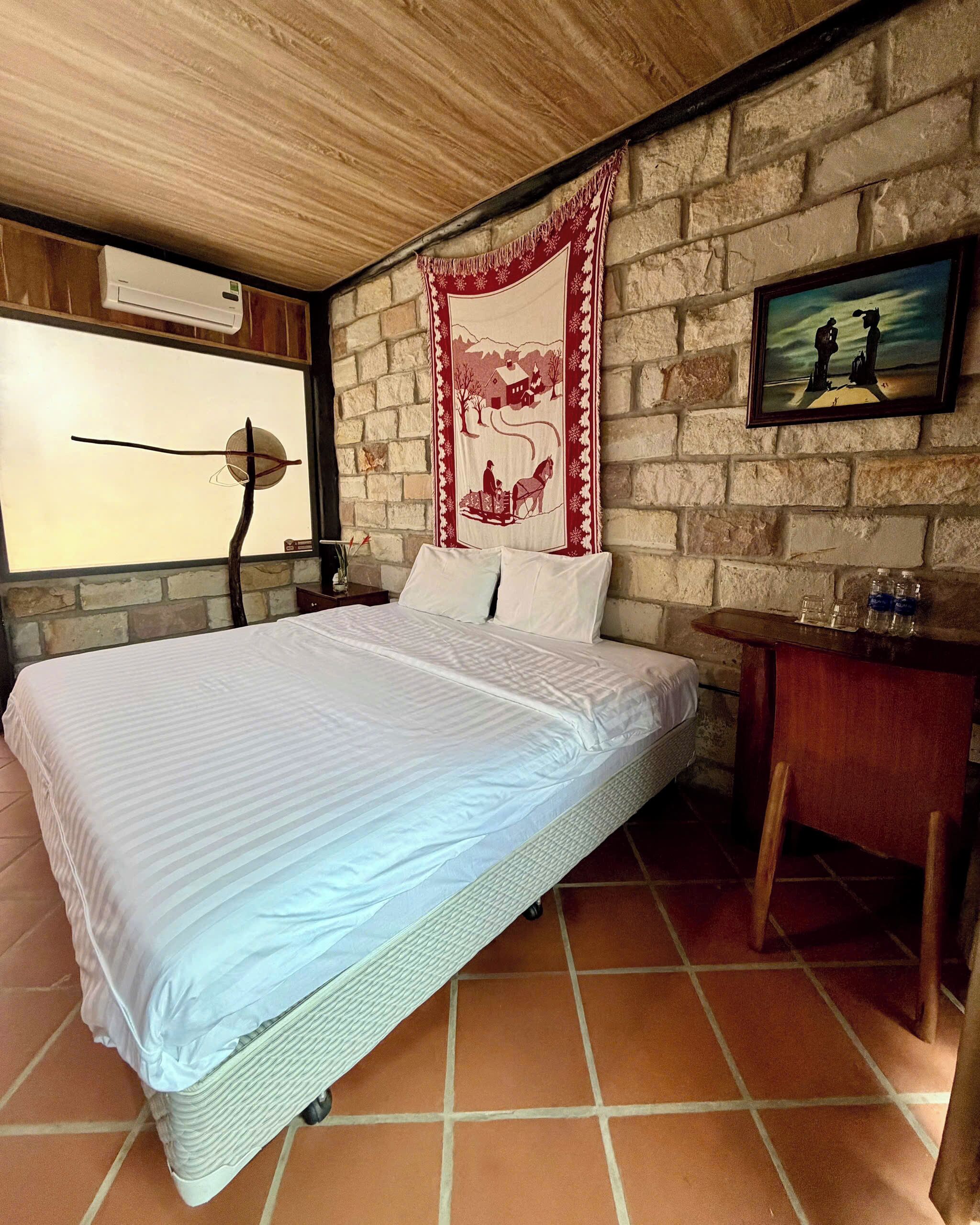Basic Double Room, Garden View | Desk, laptop workspace, blackout drapes, soundproofing