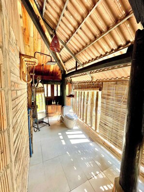 Junior Room, Garden View | Bathroom | Separate bathtub and shower, hair dryer, slippers, towels - Lam Mountain Retreat (thanh pho phu quoc)
