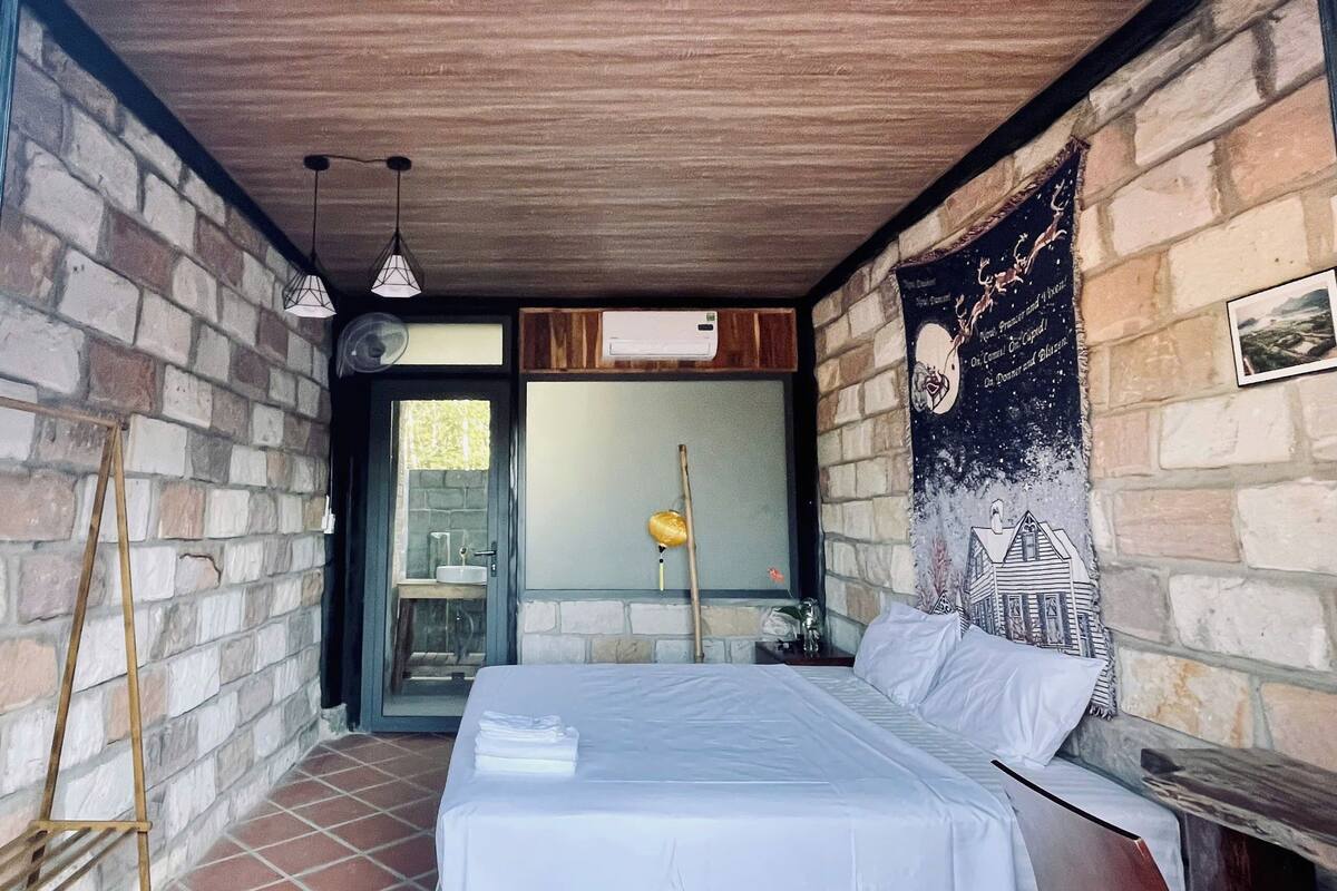 Basic Double Room, Garden View | Desk, laptop workspace, blackout curtains, soundproofing