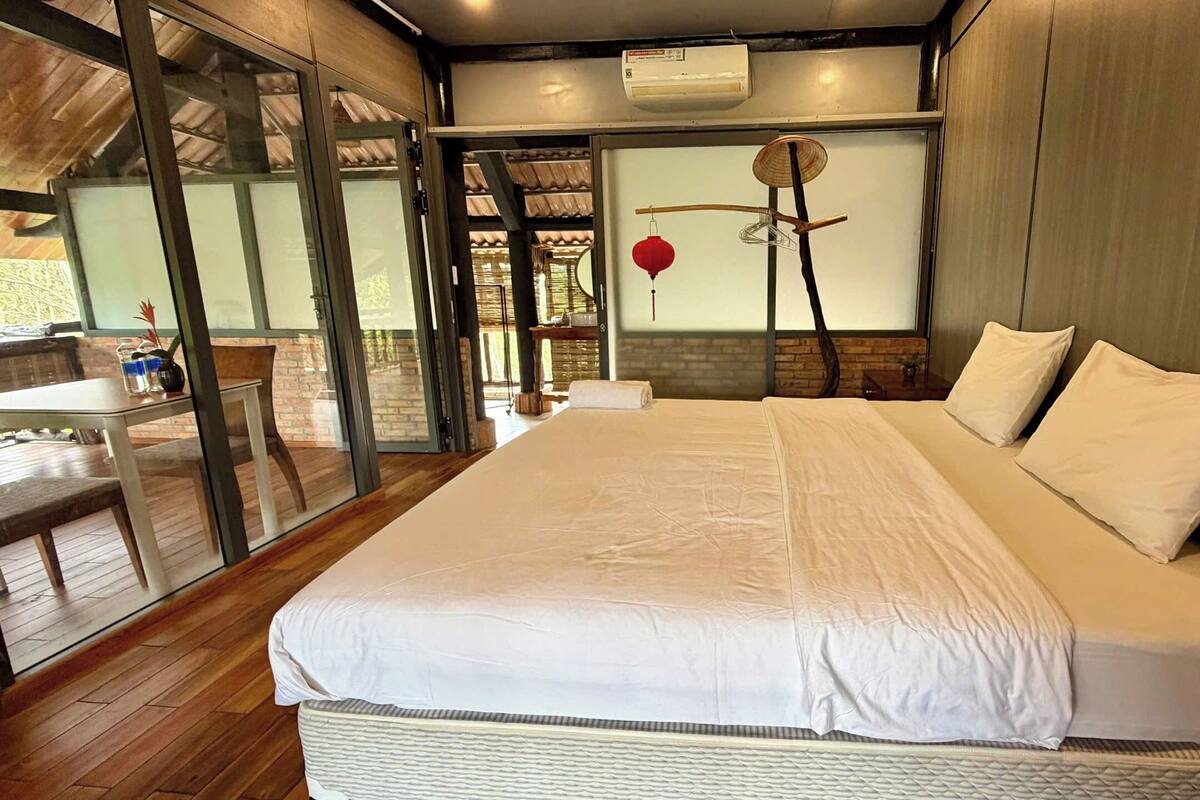 Luxury Room, Air conditioning, Mountain View | Desk, laptop workspace, blackout curtains, soundproofing