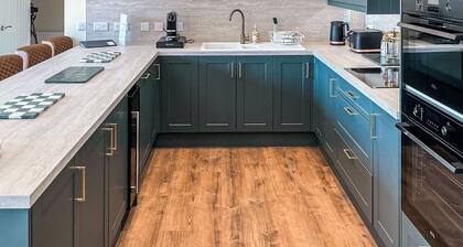 5 bedroom accommodation in Auchtermuchty