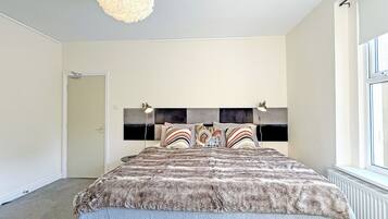 WiFi (free), bed sheets