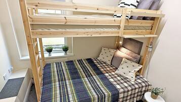 WiFi (free), bed sheets
