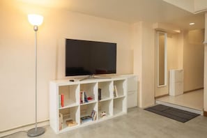 Reception - Norn Noi Hostel (Saphan Sung)