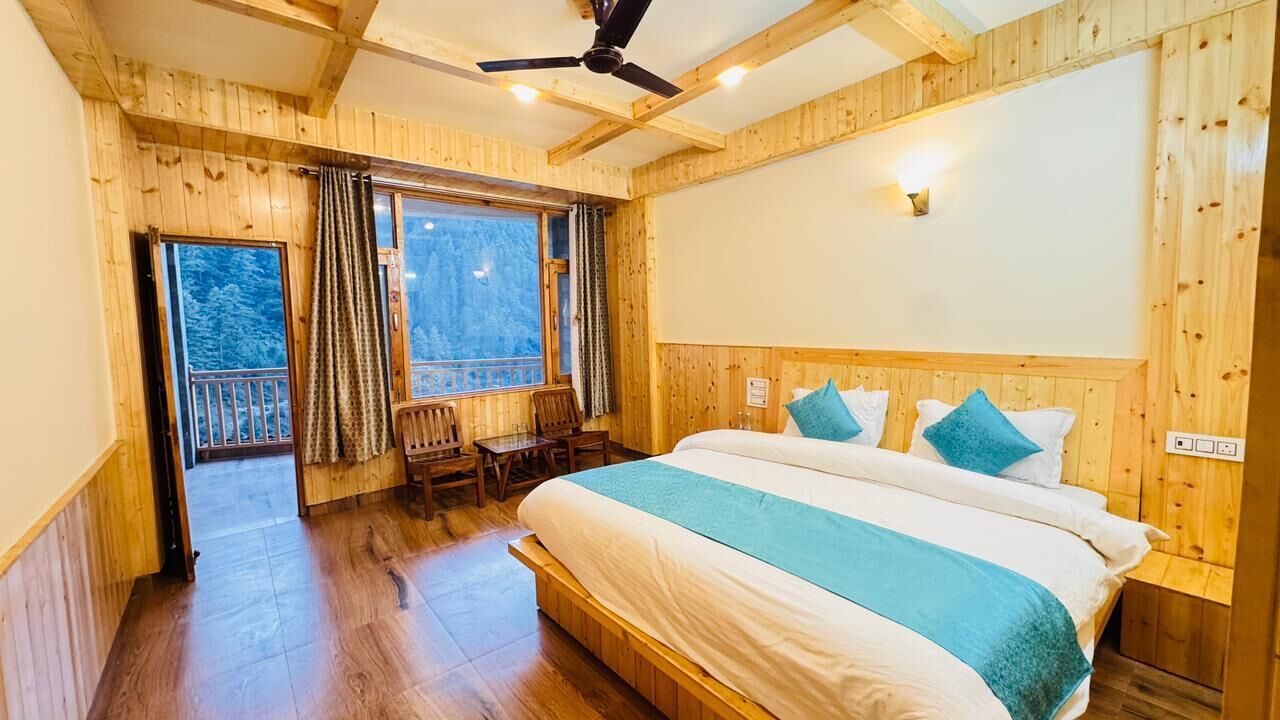 Superior Double Room, Balcony, Mountain View | Desk, WiFi (free)