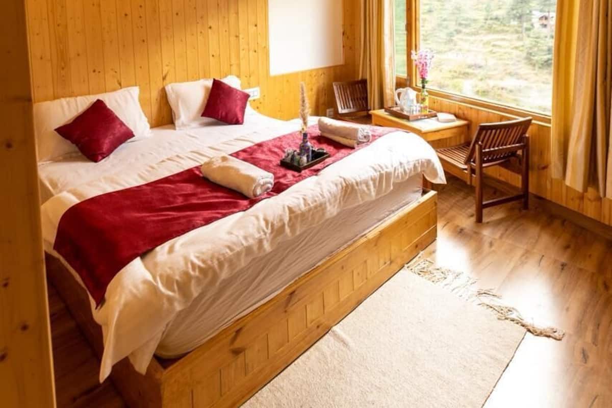 Double Room, Balcony, Mountain View | Desk, free WiFi