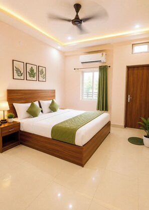 Deluxe Double Room, Air conditioning | Hypo-allergenic bedding, desk, soundproofing - Hotel Shivay Varanasi  (Varanasi)
