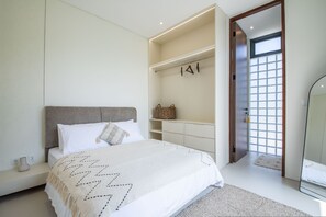 A bedroom with a bed, a wardrobe, a mirror, and a window. - Casa Rio-beautiful 3br Villa Center Seminyak (Keroboken Kelod)