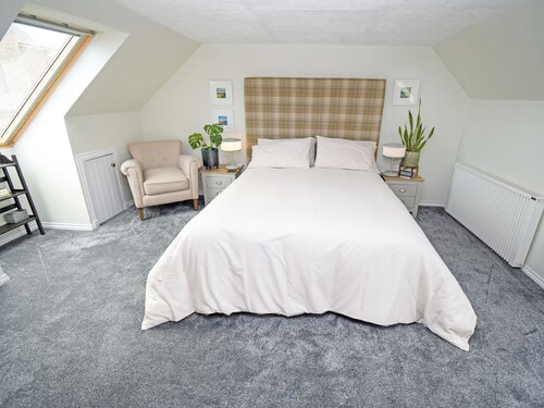 Beautifully renovated Wigtown apartment.