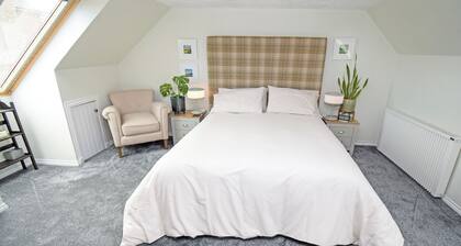 Beautifully renovated Wigtown apartment.