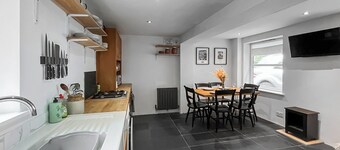 2 bedroom accommodation in Plympton