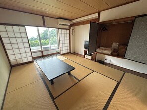 和風クワドラプルルーム レイクビュー | お食事 | 朝食、ディナーに営業