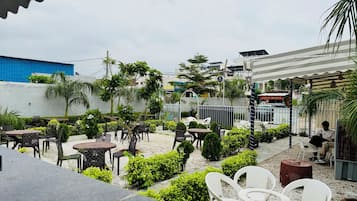 Tempat makan outdoor