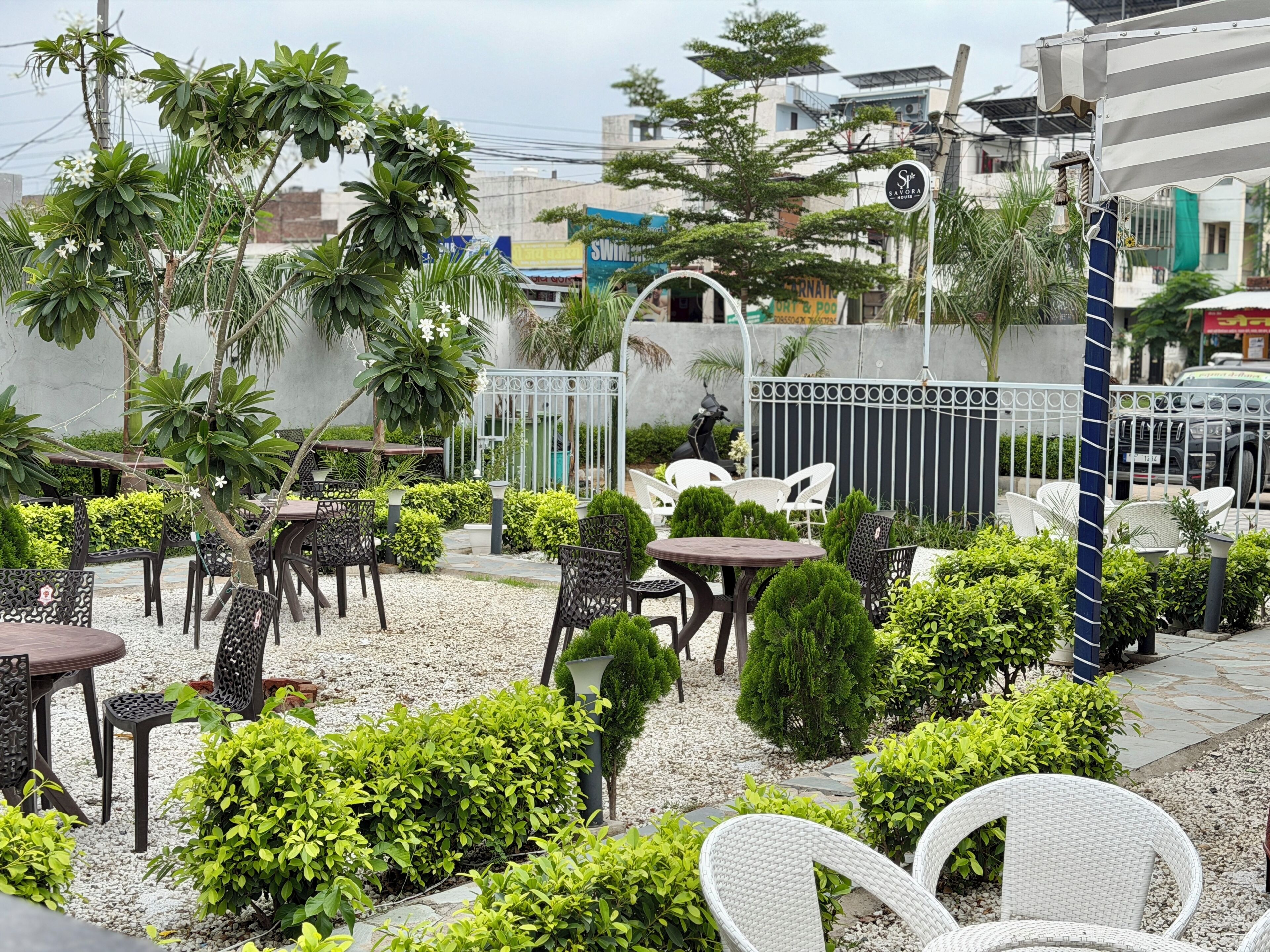 Tempat makan outdoor