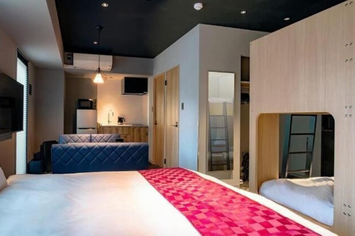 Phòng đôi Deluxe, không hút thuốc, bếp | Bàn, màn/rèm cản sáng, truy cập Internet không dây miễn phí 