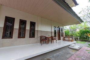 Chambre Familiale, balcon, vue jardin | Terrasse/Patio
