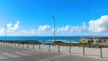 Una spiaggia nelle vicinanze