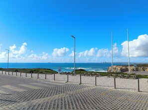 Una spiaggia nelle vicinanze
