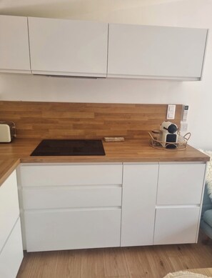 Private kitchen - Vrbo Property (Lavau-sur-Loire)