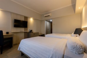 Desk, free WiFi, bed sheets - Azana Oasis Hotel Aceh (Banda Aceh City)