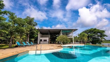 15 outdoor pools