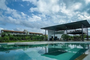 15 piscinas externas
