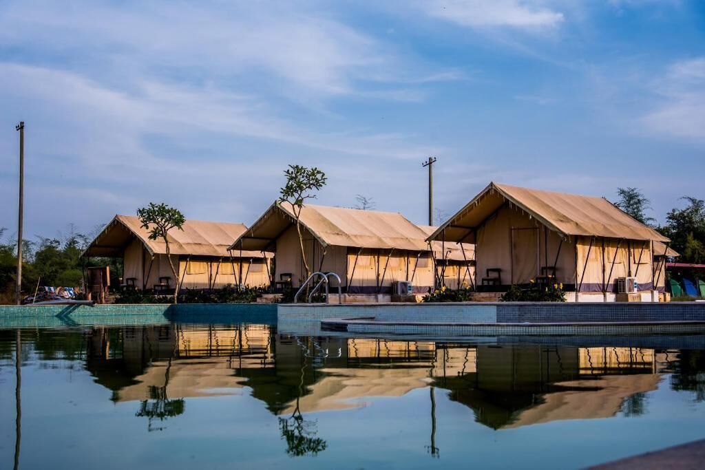 15 outdoor pools