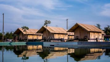 15 outdoor pools