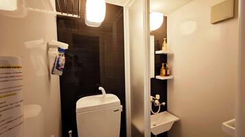 Basic Triple Room | Bathroom