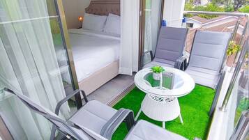 Apartamento clásico, balcón, vistas a la ciudad | Vistas desde la habitación