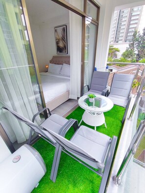 Apartamento clásico, balcón, vistas a la ciudad | Vistas desde la habitación