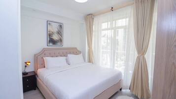 Apartamento clásico, balcón, vistas a la ciudad