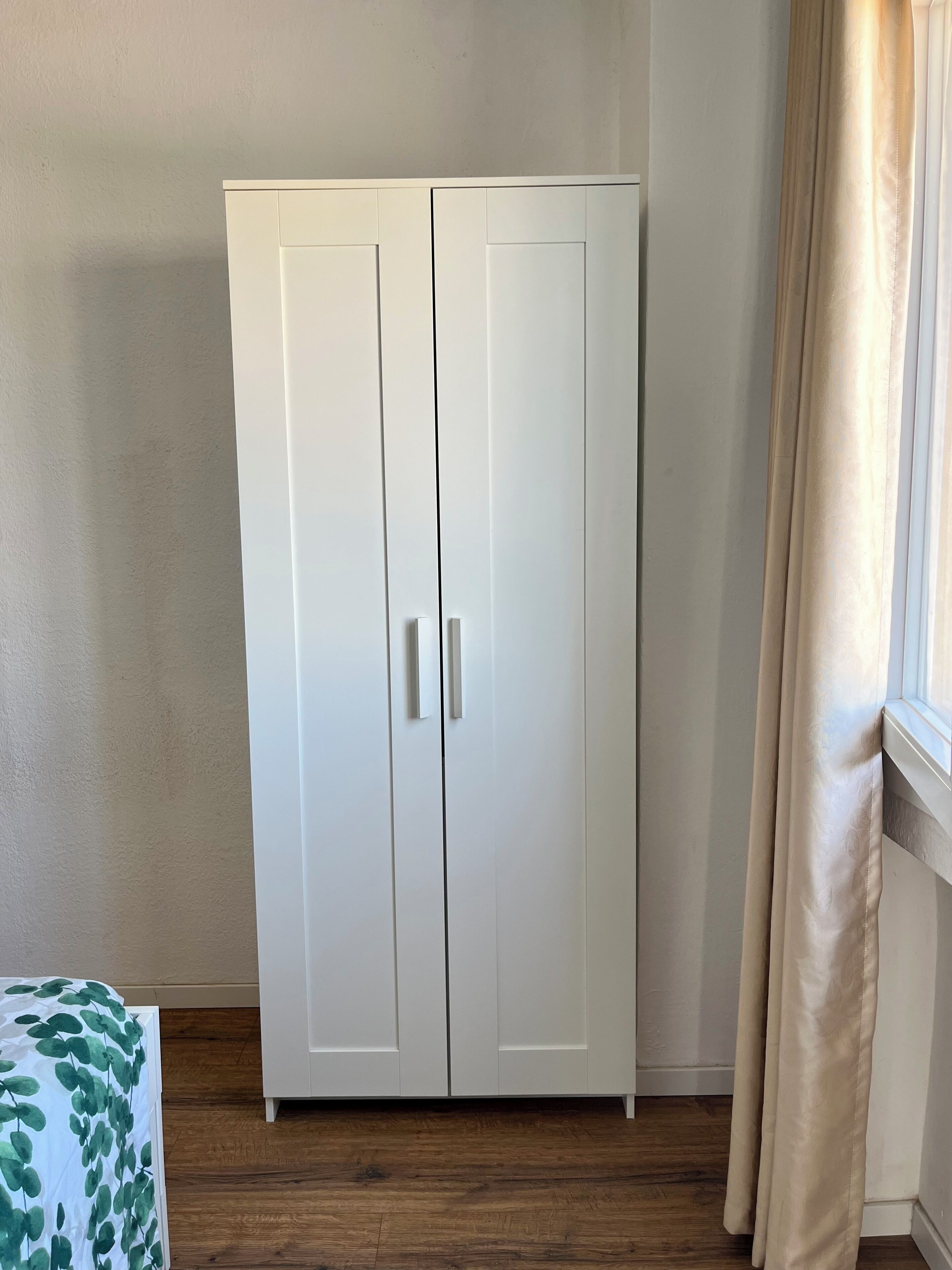 5 bedrooms, desk, iron/ironing board, WiFi (free)