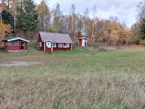 Exterior - An easily accessible cabin with a fireplace near a hiking area outside Hässleholm (Hörja)