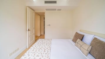 Blackout drapes, soundproofing, WiFi (free)