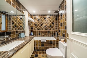 Family Apartment, 3 Bedrooms, Non Smoking, City View | Bathroom | Slippers - Tyms Gubei International Plaza 3BR Apt (Shanghai)