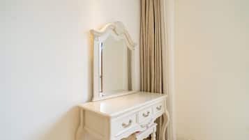 Blackout drapes, soundproofing, WiFi (free)
