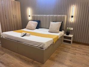 Desk, WiFi (free) - Hotel PRM Stay (Badshahpur)