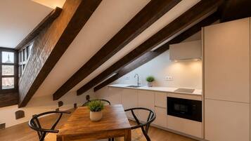 Coffee/tea maker, fridge, microwave, dishwasher