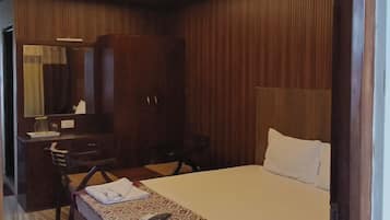 Habitación Deluxe doble, balcón, vistas a la ciudad | Escritorio, espacio para trabajar con un portátil, wifi gratis