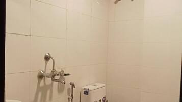 Quarto casal luxo, sacada, vista para a cidade | Banheiro | Toalhas de banho
