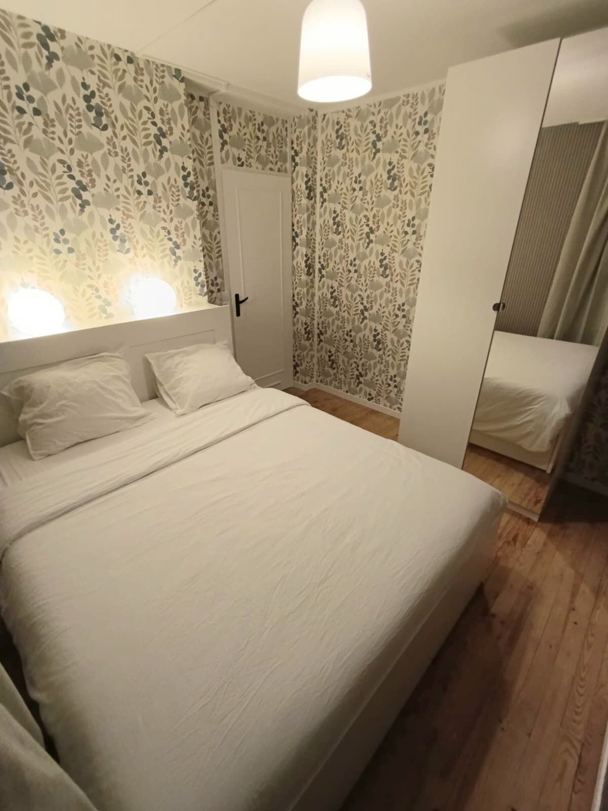Acesso à internet, roupa de cama