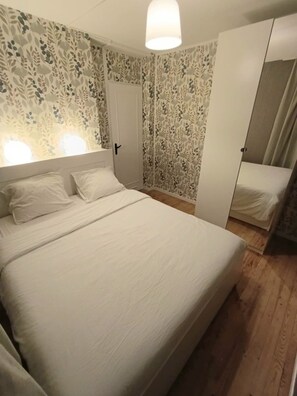 Acesso à internet, roupa de cama