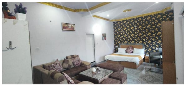 Suite | Rollaway beds, bed sheets - River View Resort (Medininagar)
