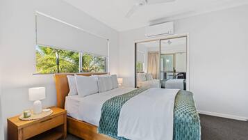 2 Schlafzimmer, Schreibtisch, Bügeleisen/Bügelbrett, Reisekinderbett