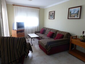 TV - Villa Alzina with Private Pool (L'Escala)