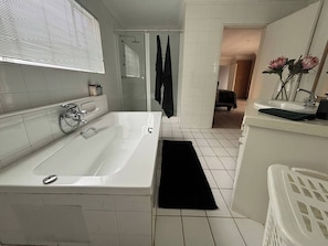 Bathroom - Schaapkraal Guestroom (Pretoria)