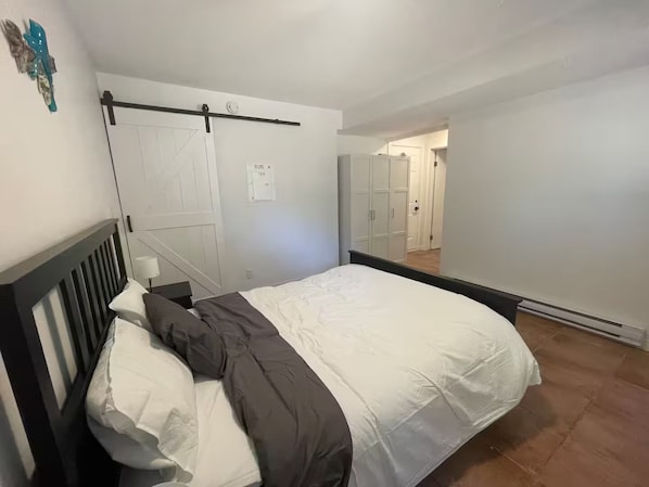 1 chambre, bureau, fer et planche à repasser, accès au Wi-Fi (inclus)
