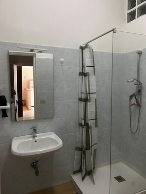 Shower, hair dryer, towels - Casa Medicea del Porto (Livorno)